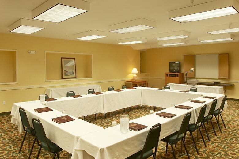 Elizabeth Oceanfront Suites, Ascend Hotel Collection