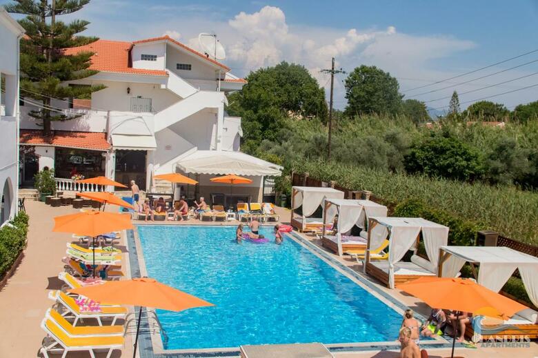 Aparthotel Chandris Apartments