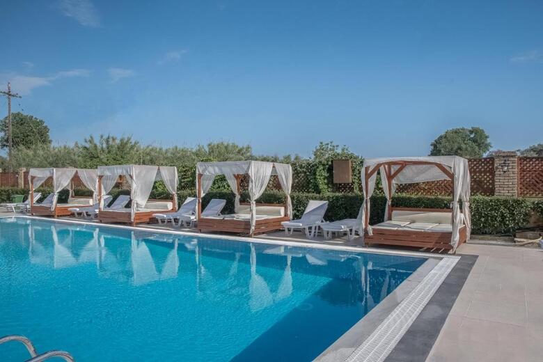 Aparthotel Chandris Apartments