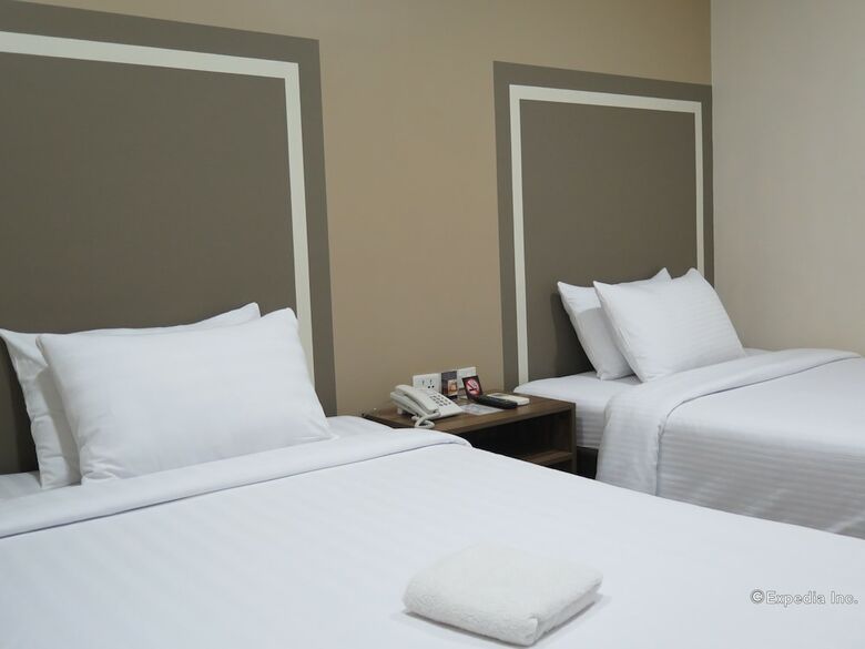 S Hotel And Residences