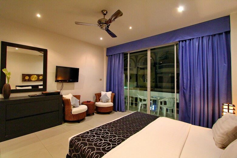 Hotel East Suites