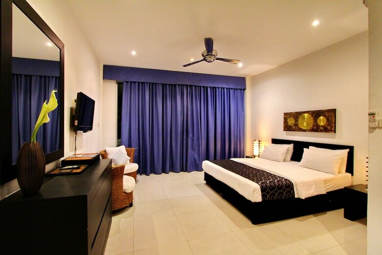 Hotel East Suites