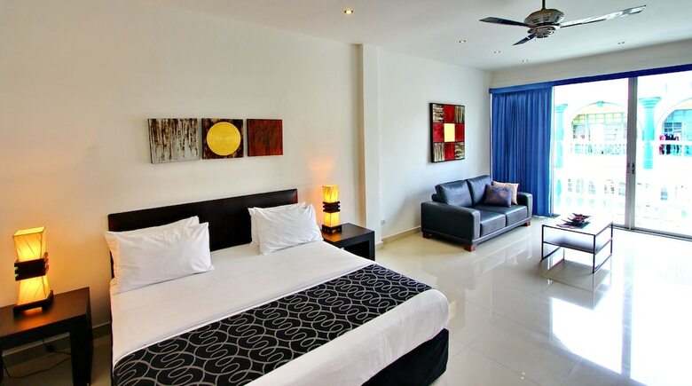 Hotel East Suites