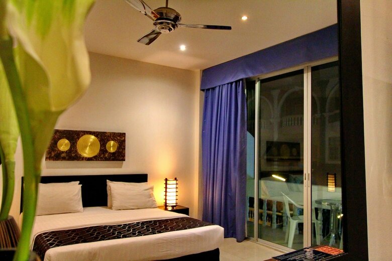 Hotel East Suites
