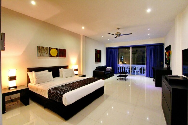Hotel East Suites