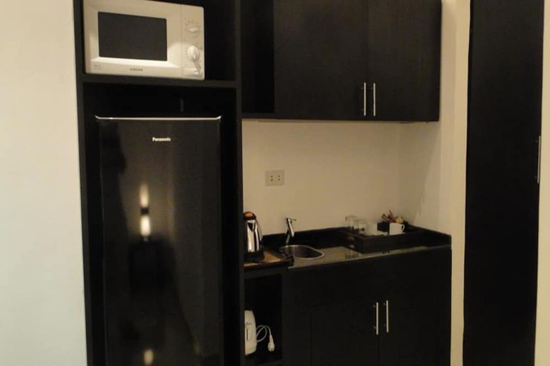 Hotel East Suites