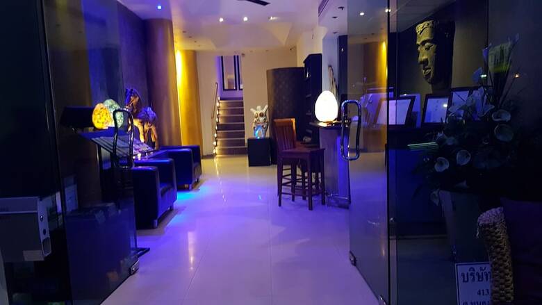 Hotel East Suites