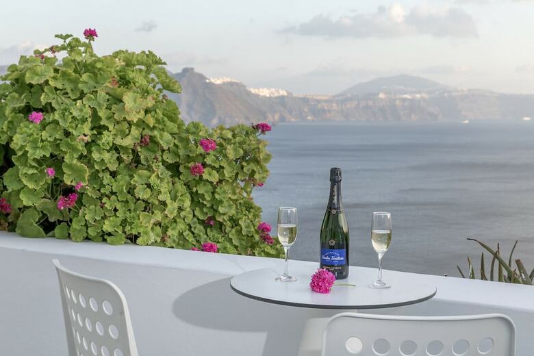 Villa Helianthus Suites