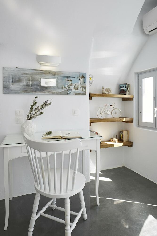 Villa Helianthus Suites
