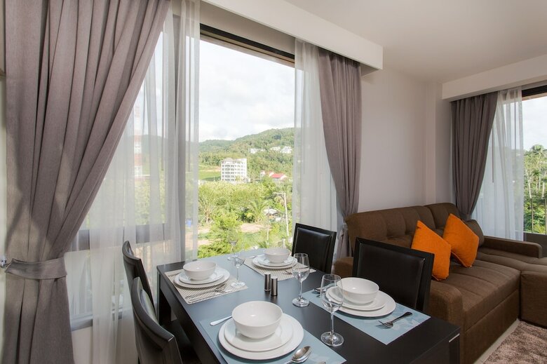 Aparthotel 6th Avenue Surin Beach