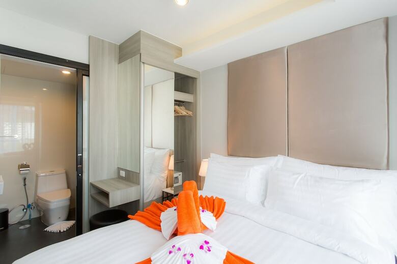 Aparthotel 6th Avenue Surin Beach