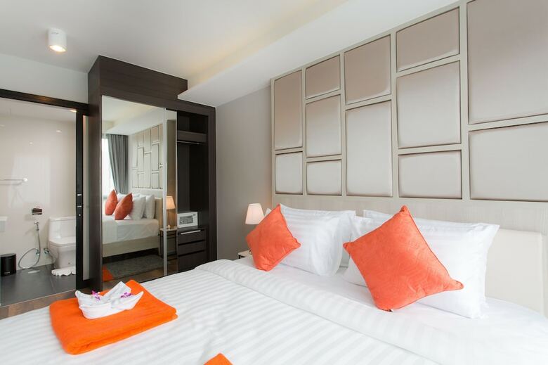 Aparthotel 6th Avenue Surin Beach