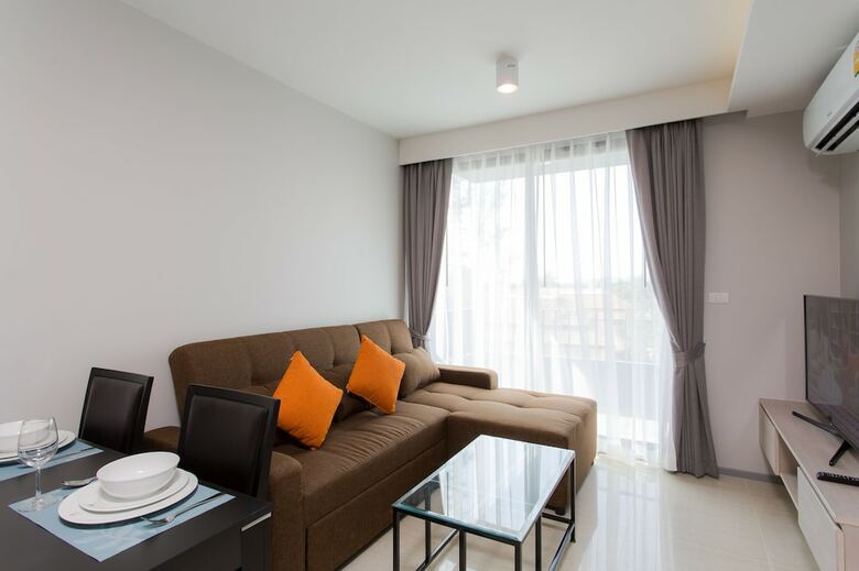 Aparthotel 6th Avenue Surin Beach