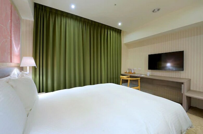 Aeris International Hotel