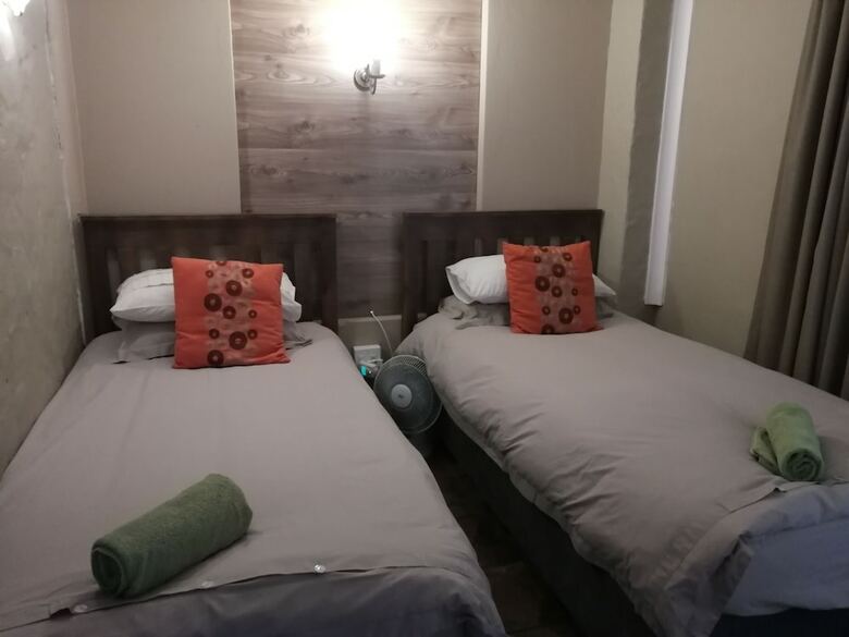 Hotel Ibis Place Guest House