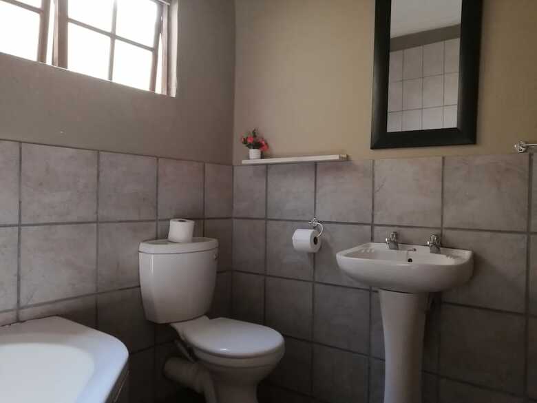 Hotel Ibis Place Guest House