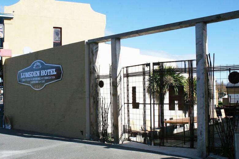 Lumsden Hotel