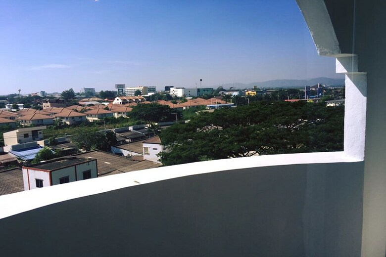 Sereno Airport Hotel