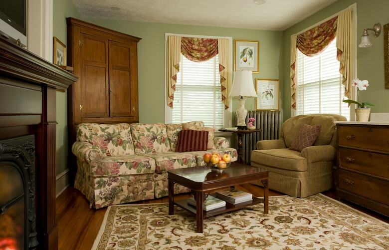 Bed & Breakfast 1889 Whitegate Inn & Cottage