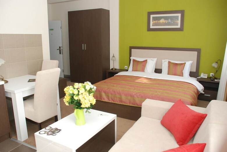Hotel Ema