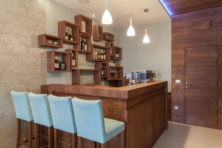 Hotel Ema