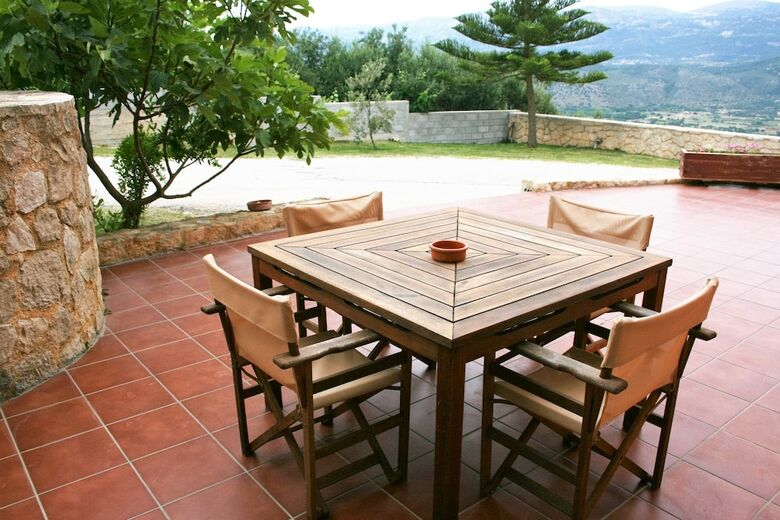 Lagoon View Apartments -adults Only