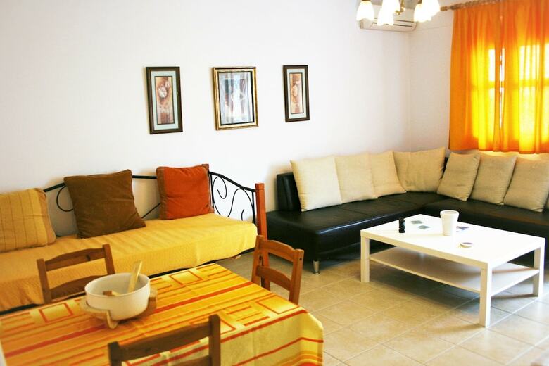 Lagoon View Apartments -adults Only