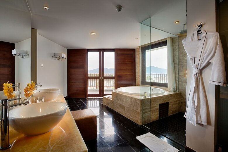 Lavender Danang Hotel