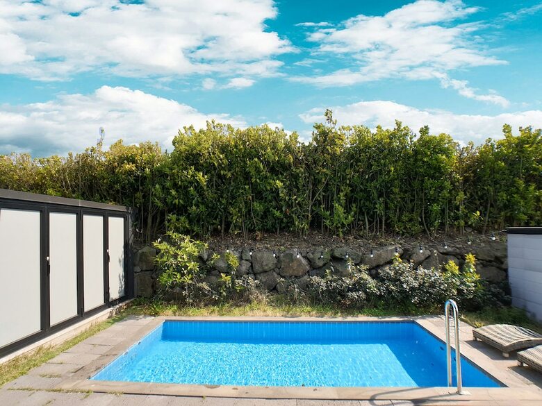Pool & Villa Sorang