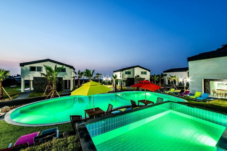 Pool & Villa Sorang