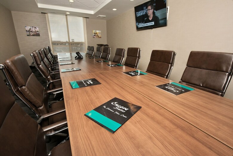 Hotel Encore Suites By Service Plus Inns