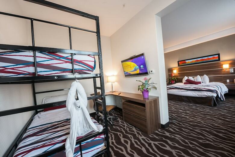 Hotel Encore Suites By Service Plus Inns