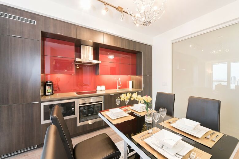 Grand Royal Condos - Cn Tower