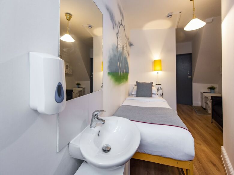 Hostal Oyo Camden Bnb