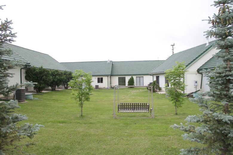Garden Court Motel