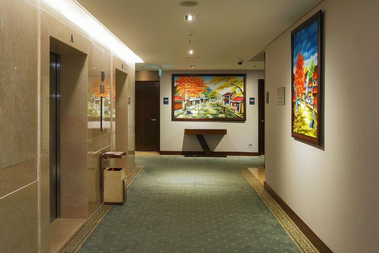 Central Palace Hotel