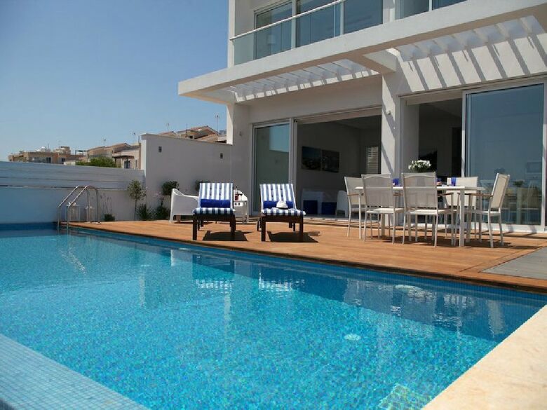 Protaras Seafront Villa Eponine