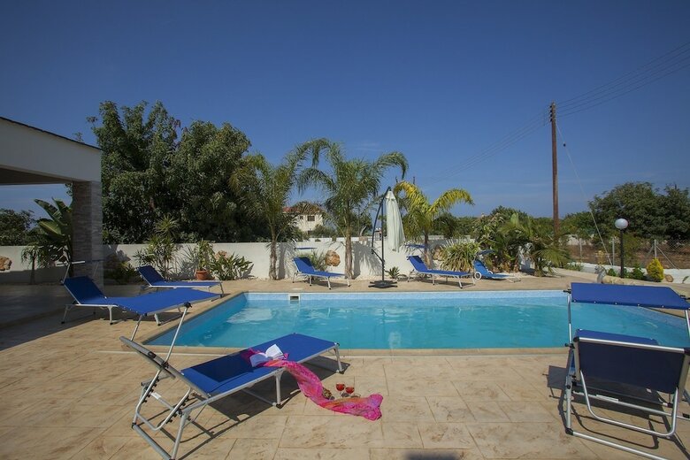 Villa Grecos Grove
