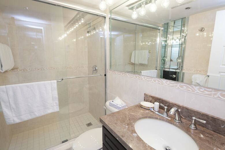Deluxe Beach Resort - Hora Rentals