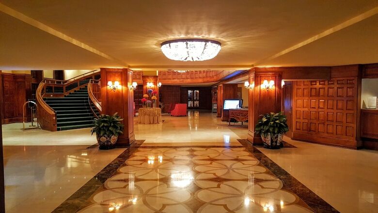 Deluxe Beach Resort - Hora Rentals