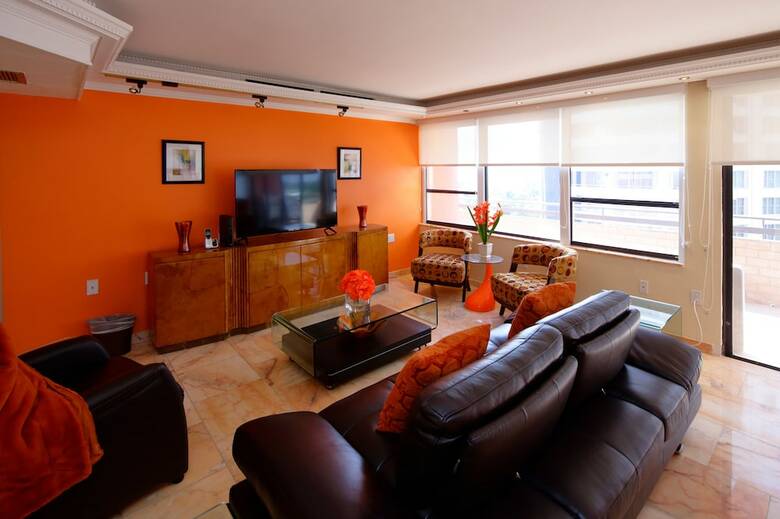Deluxe Beach Resort - Hora Rentals
