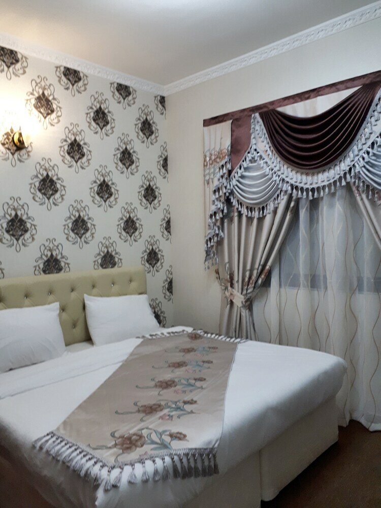 Royal Garden Hotel