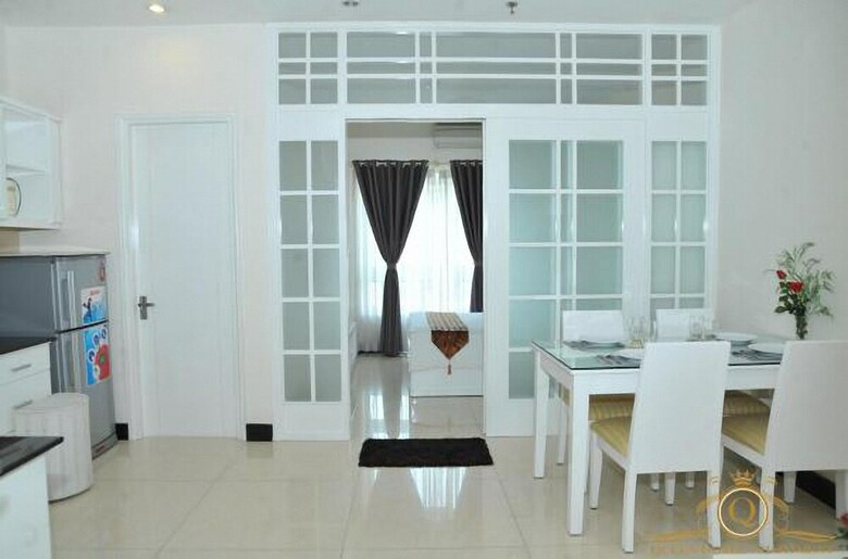 Queen Central Apartment-hotel