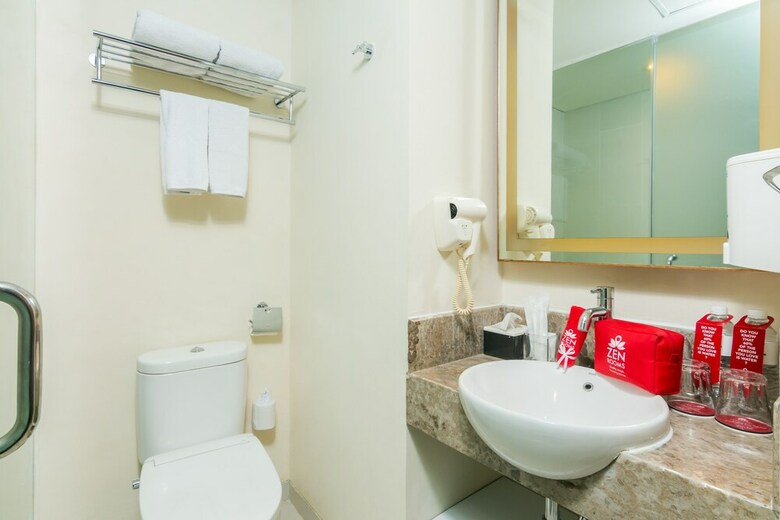 Hotel Zen Rooms Kuta Square Mall