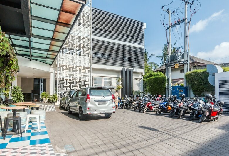 Hotel Zen Rooms Kuta Beach Poppies Lane