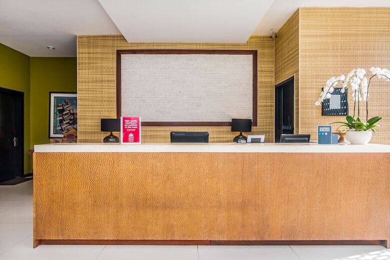 Hotel Zen Rooms Kuta Beach Poppies Lane