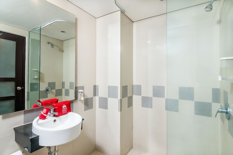Hotel Zen Rooms Kuta Beach Poppies Lane