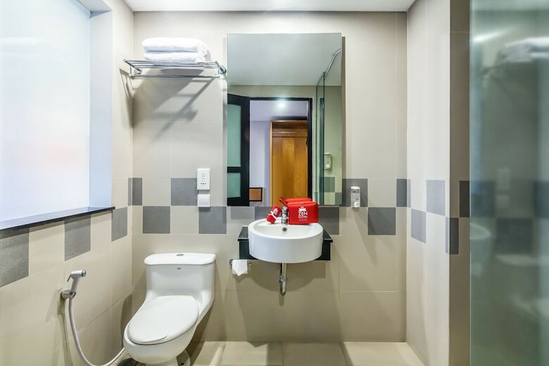 Hotel Zen Rooms Kuta Beach Poppies Lane