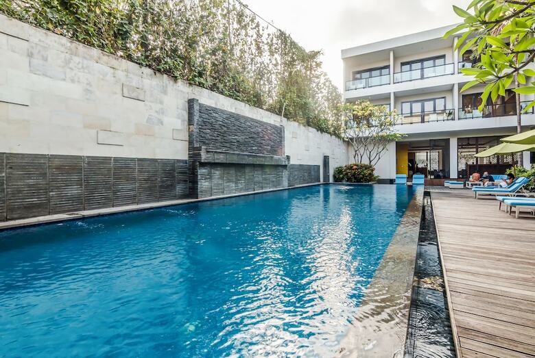 Hotel Zen Rooms Kuta Beach Poppies Lane