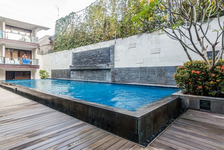 Hotel Zen Rooms Kuta Beach Poppies Lane